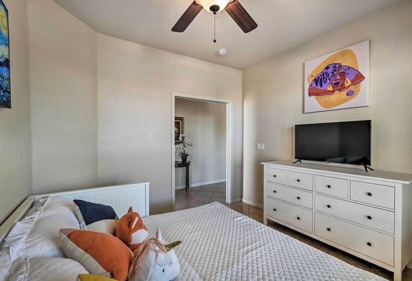 Goodyear Desert Oasis: Walk To Community Pool