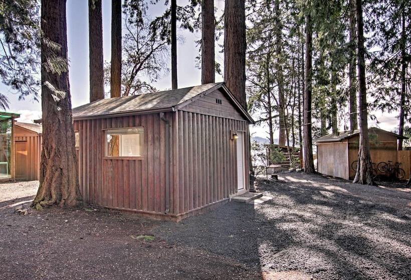 Gorgeous Poulsbo Waterfront Home On Liberty Bay!