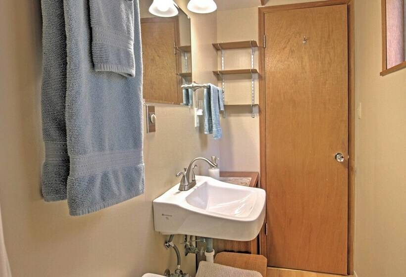 Gorgeous Poulsbo Waterfront Home On Liberty Bay!