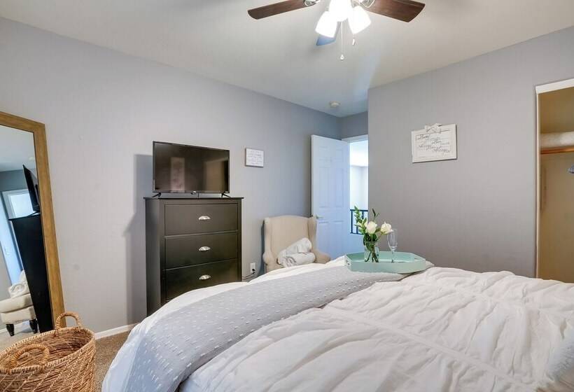 Spacious Goodyear Home W/ Hot Tub & Pool!