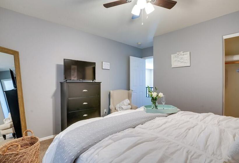 Spacious Goodyear Home W/ Hot Tub & Pool!