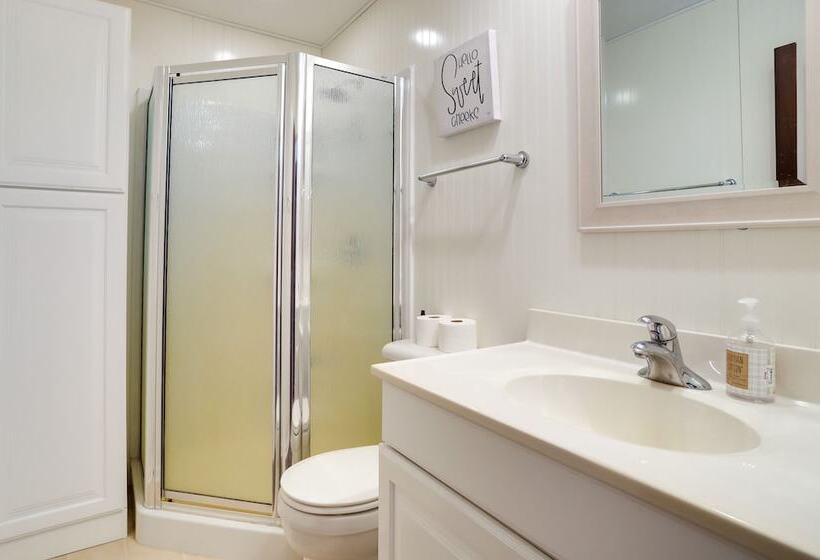 Grand Junction Lake Home: 13 Mi To South Haven!