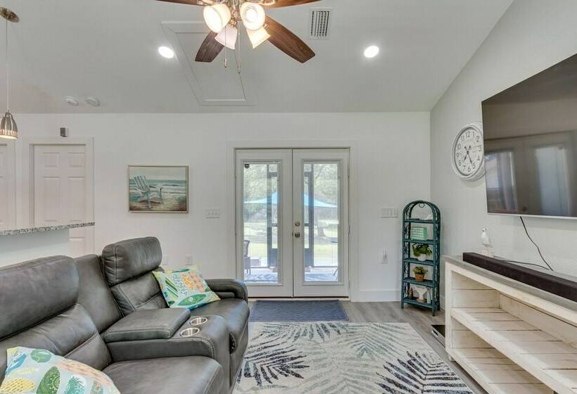 Gulf Breeze Home W/ Screened Porch: Near Beach!