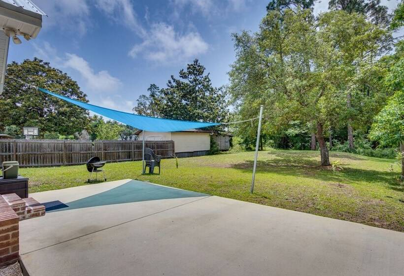 Gulf Breeze Home W/ Screened Porch: Near Beach!