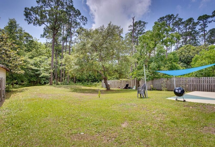 Gulf Breeze Home W/ Screened Porch: Near Beach!