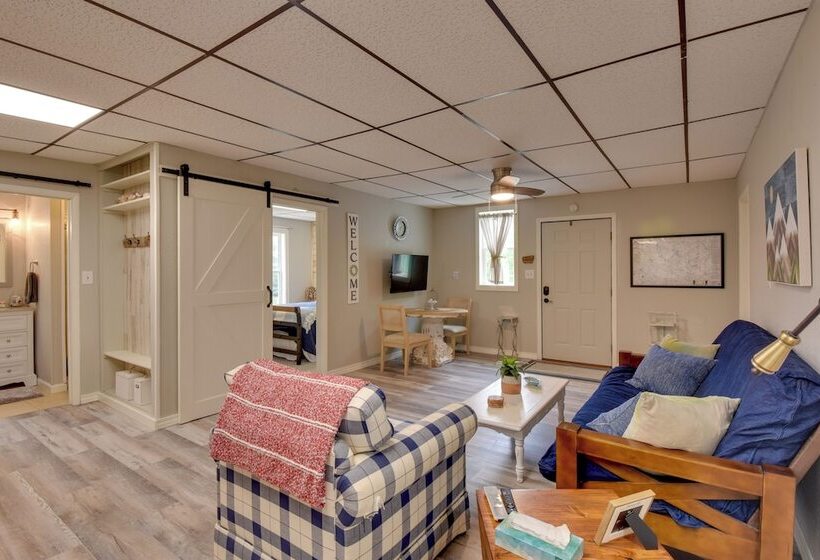 Hayesville Cottage On 20 Acre Farm W/ Fish Pond!