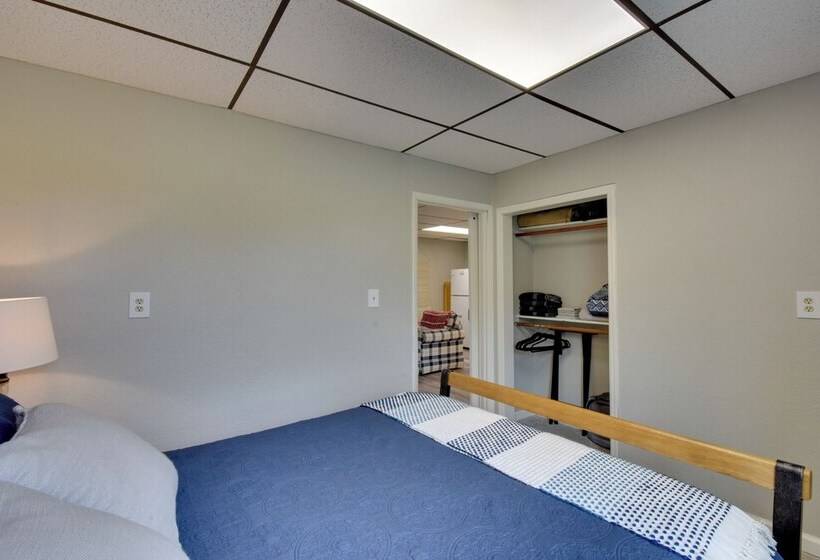 Hayesville Cottage On 20 Acre Farm W/ Fish Pond!