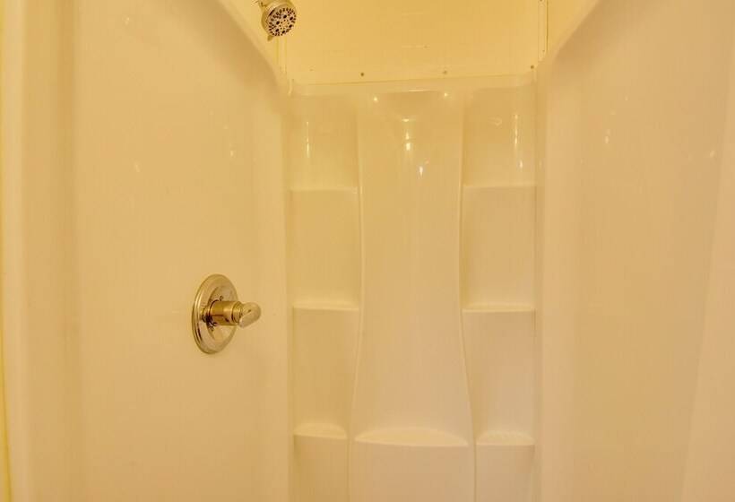 Hayesville Cottage On 20 Acre Farm W/ Fish Pond!