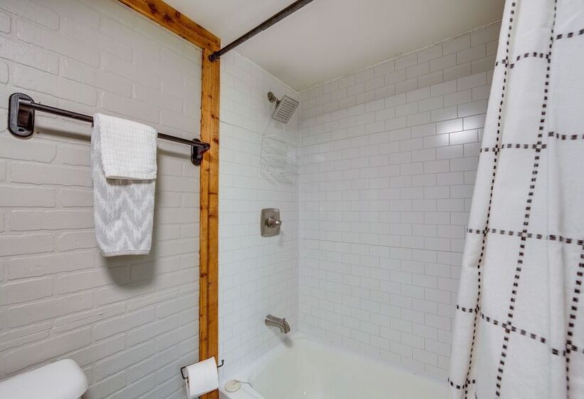 Hemphill Home W/ Community Perks < 1 Mi To Water!