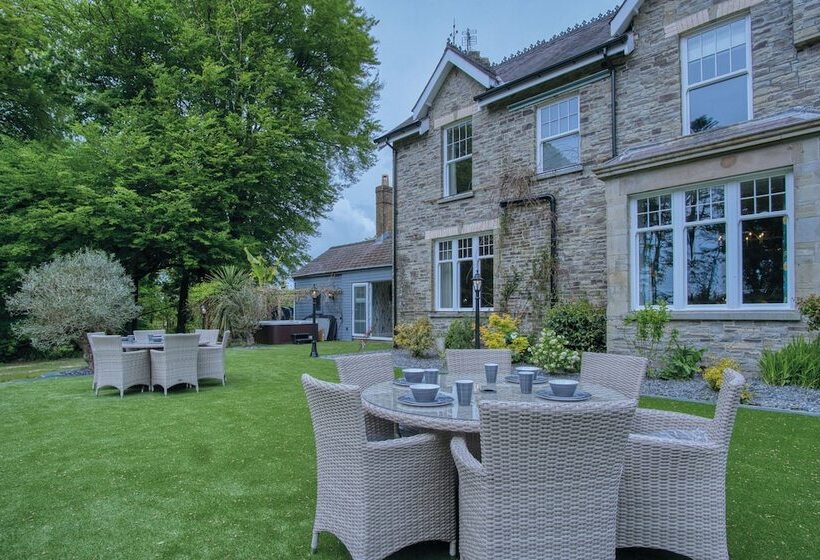 Hill House Country Estate   Princes Gate