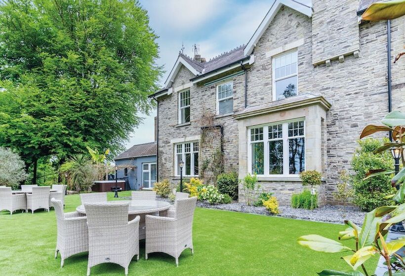 Hill House Country Estate   Princes Gate