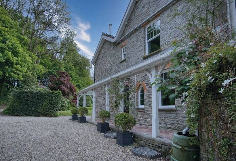 Hill House Country Estate   Princes Gate