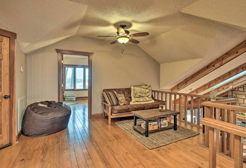 Hot Tub, Grill: Hilltop Log Cabin In Hot Springs!