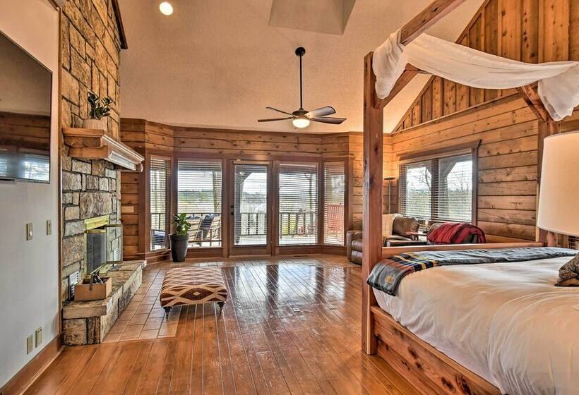 Hot Tub, Grill: Hilltop Log Cabin In Hot Springs!