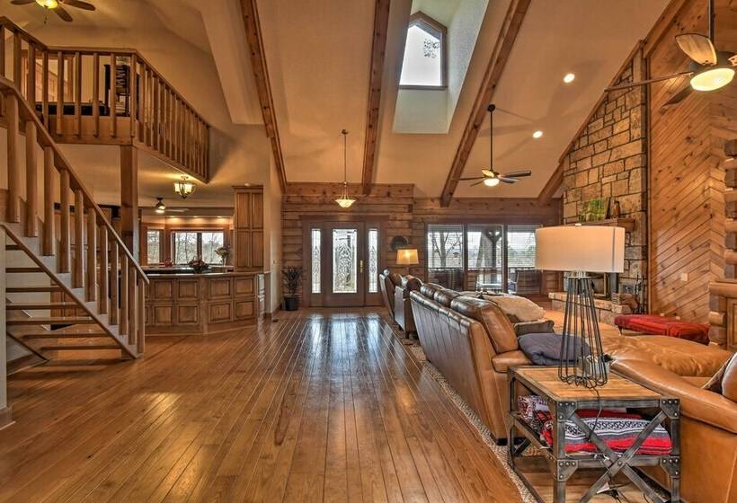 Hot Tub, Grill: Hilltop Log Cabin In Hot Springs!