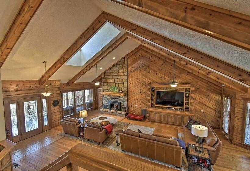 Hot Tub, Grill: Hilltop Log Cabin In Hot Springs!