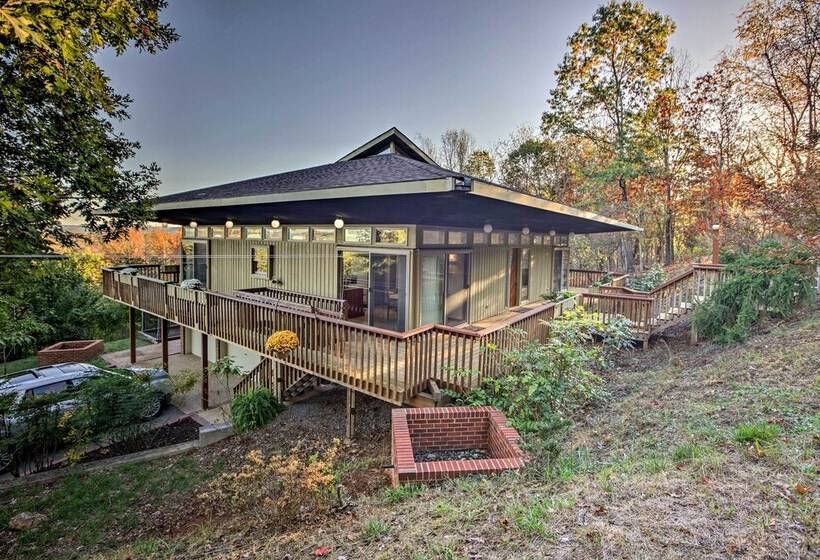 Home With Wraparound Deck + Blue Ridge Mtn Views!