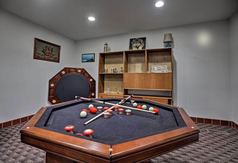 Home With Wraparound Deck + Blue Ridge Mtn Views!