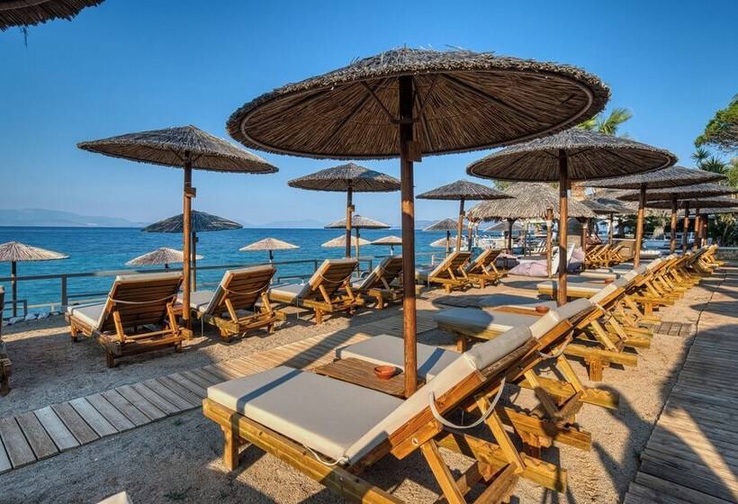 בית מלון כפרי Black And White Boho Resort