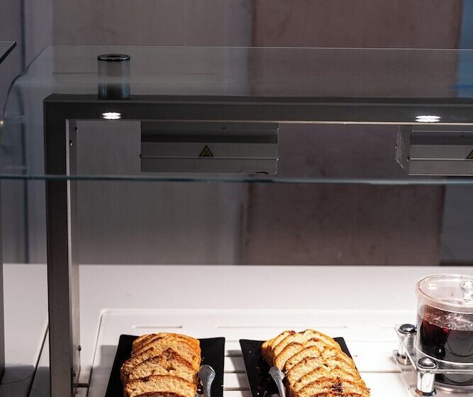 בית מלון כפרי Black And White Boho Resort