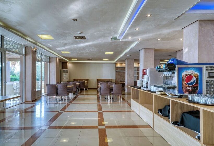 בית מלון כפרי Black And White Boho Resort