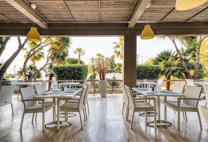 בית מלון כפרי Black And White Boho Resort