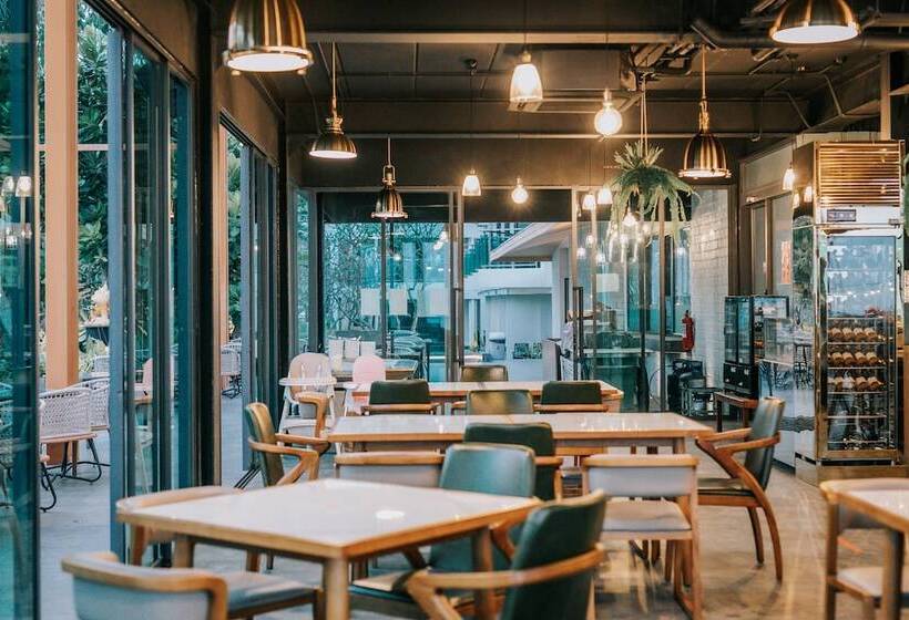 Отель Eco Cozy Beachfront Resort Chaam