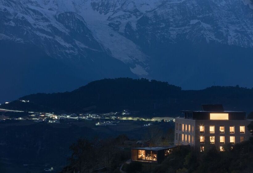 Sunyata Hotel. Deqin Meili