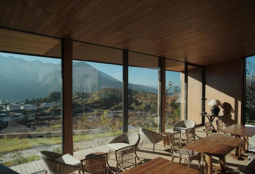 Sunyata Hotel. Deqin Meili