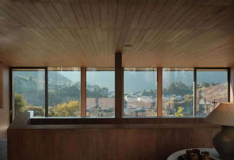 Sunyata Hotel. Deqin Meili