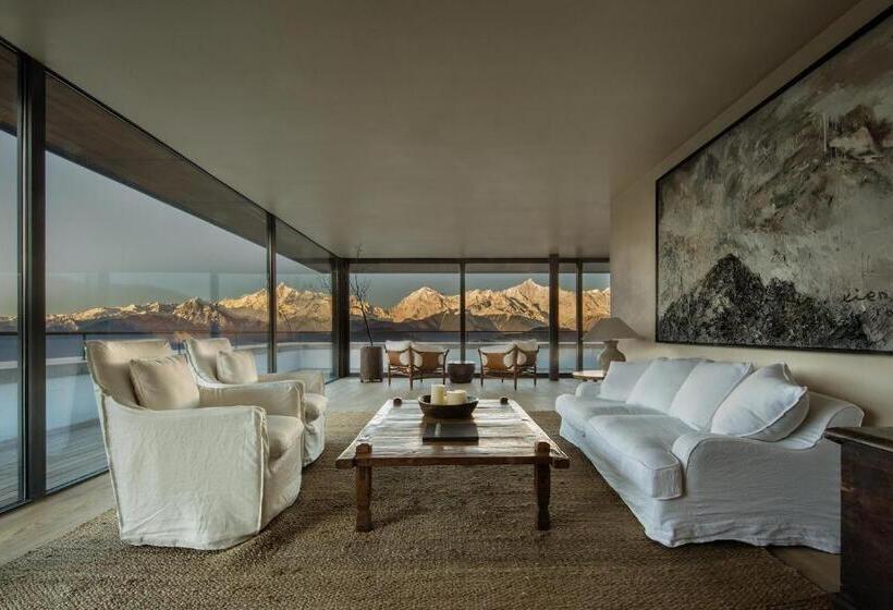 Sunyata Hotel. Deqin Meili