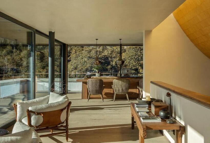 Sunyata Hotel. Deqin Meili