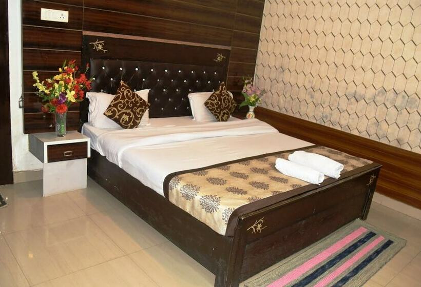 בית מלון כפרי Udika Palace