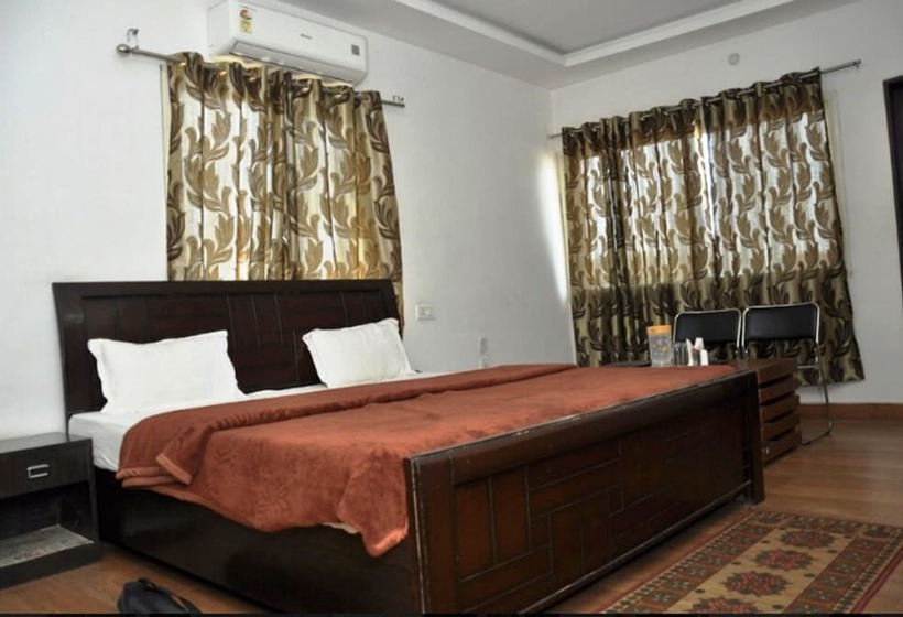 בית מלון כפרי Udika Palace