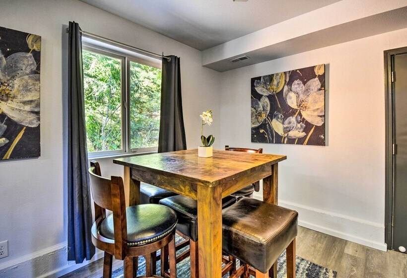 Inviting Lake Sutherland Home: Kayaks + View!