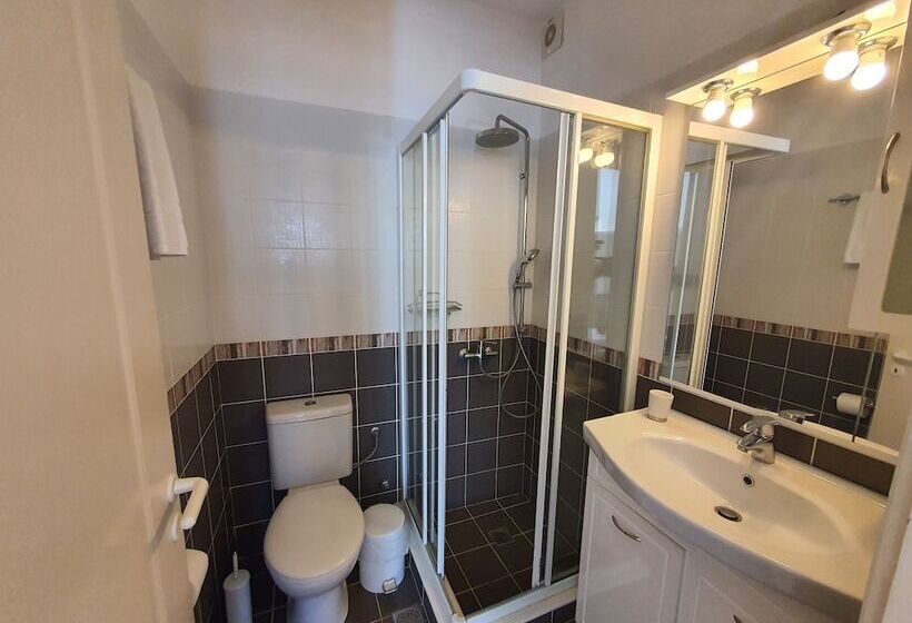 Karaoulanis Apartments