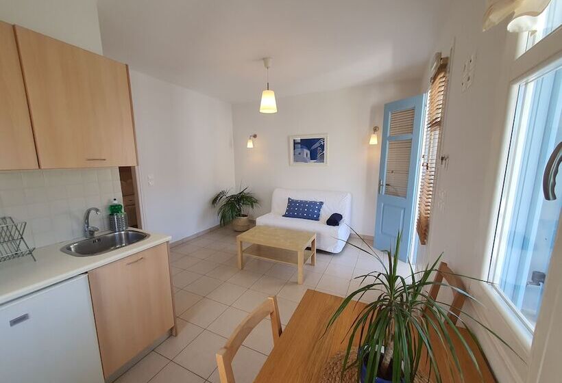 Karaoulanis Apartments