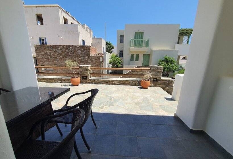 Karaoulanis Apartments