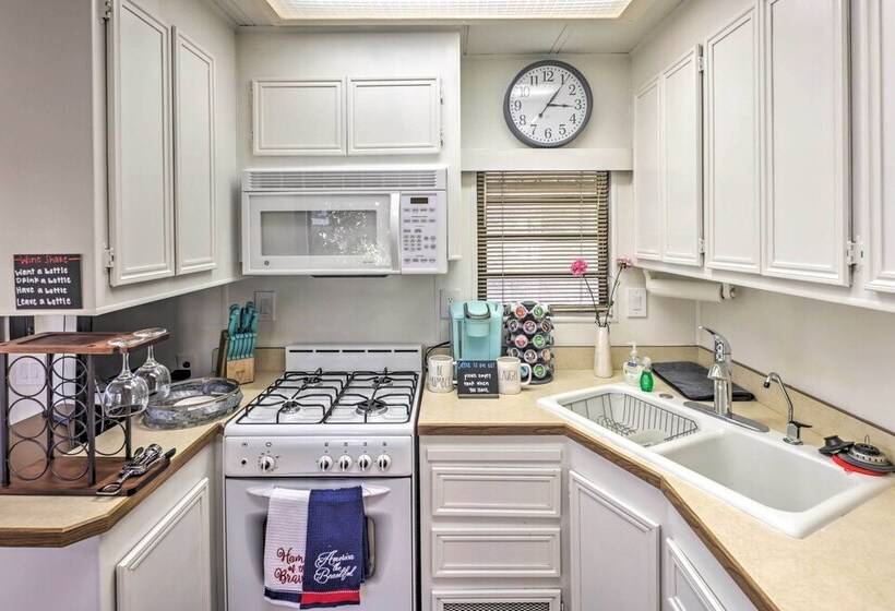 Cozy Lake Havasu City Home W/ Dock & Beach Access!