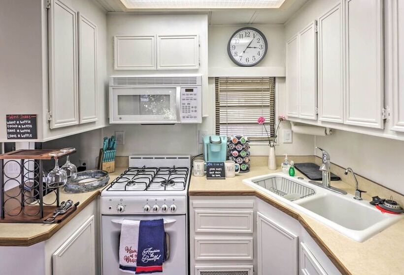 Cozy Lake Havasu City Home W/ Dock & Beach Access!