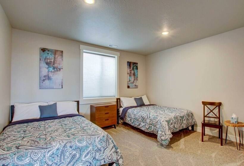 Lake View Escape W/ Private Beach Resort Access!