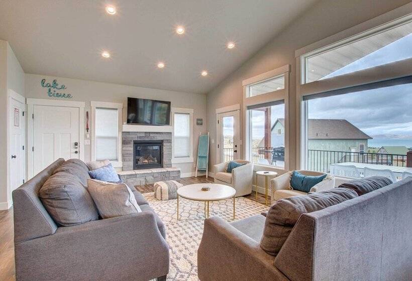 Lake View Escape W/ Private Beach Resort Access!