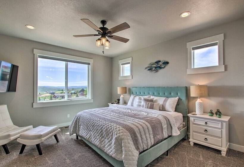 Lake View Escape W/ Private Beach Resort Access!