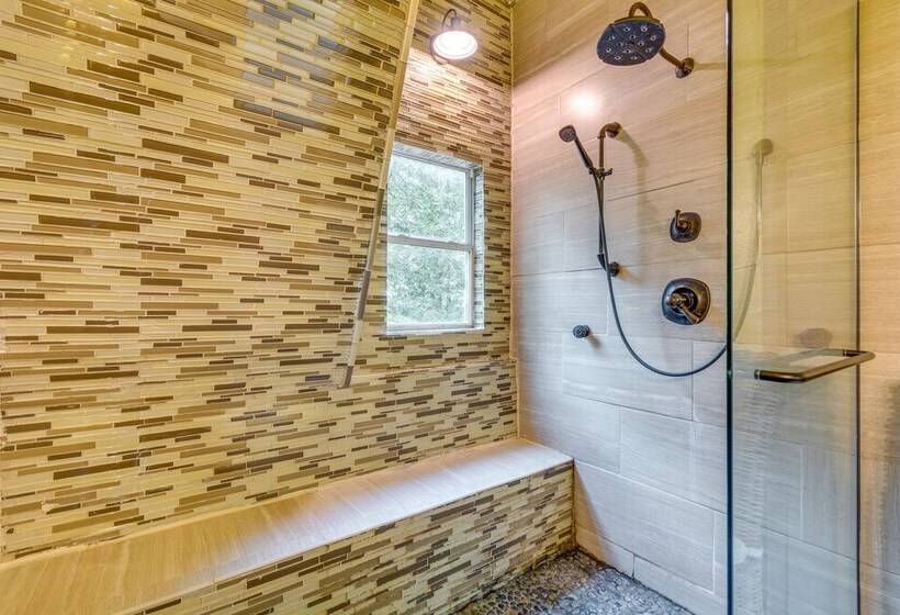 Lakefront Arkansas Abode   Deck, Grill & Fire Pit