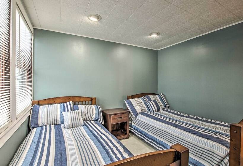 Lakefront Granby Escape W/ Private Dock & Kayaks!