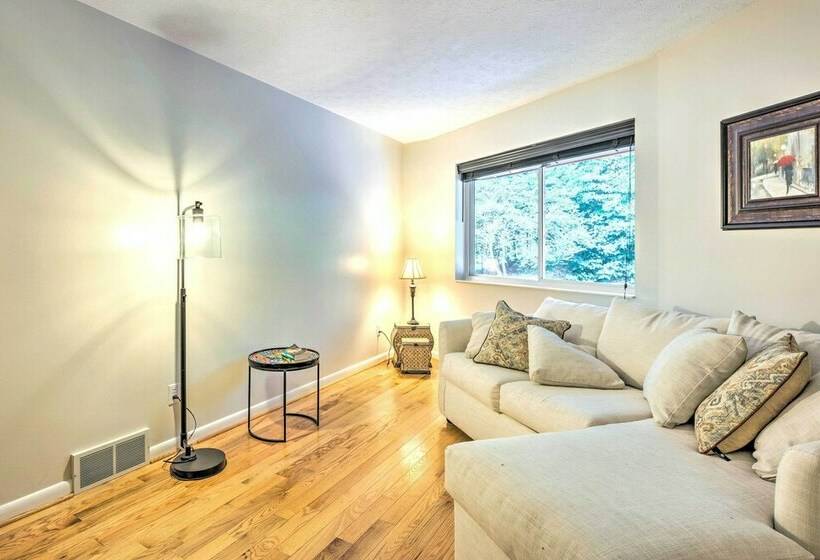 Lakefront Hendersonville Cabin Near Fishing!