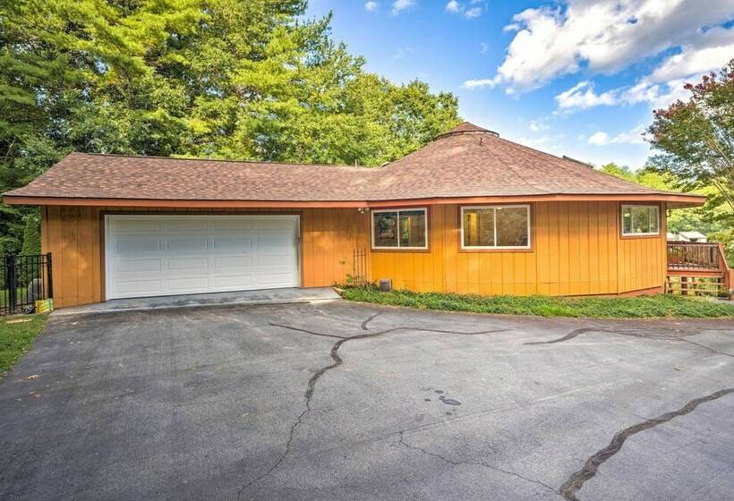 Lakefront Hendersonville Cabin Near Fishing!