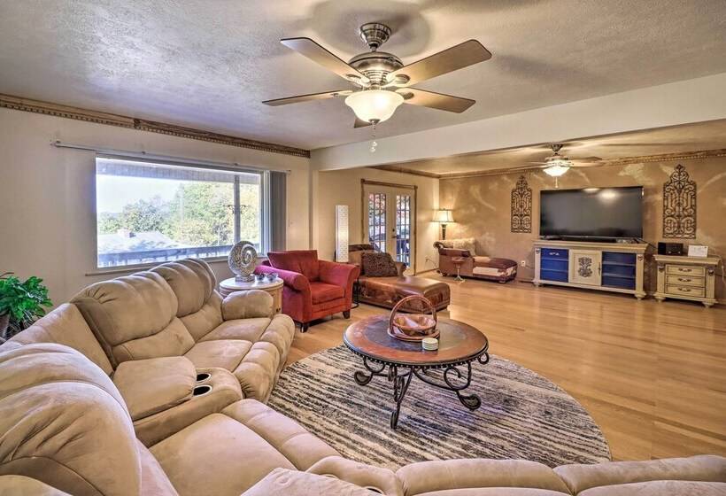 Large Home W/ Games: Walk To Bull Shoal Lake!