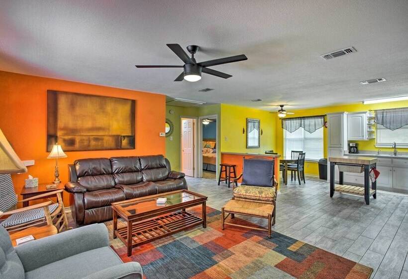 Granbury Cottage, Steps To Lake & Dock!