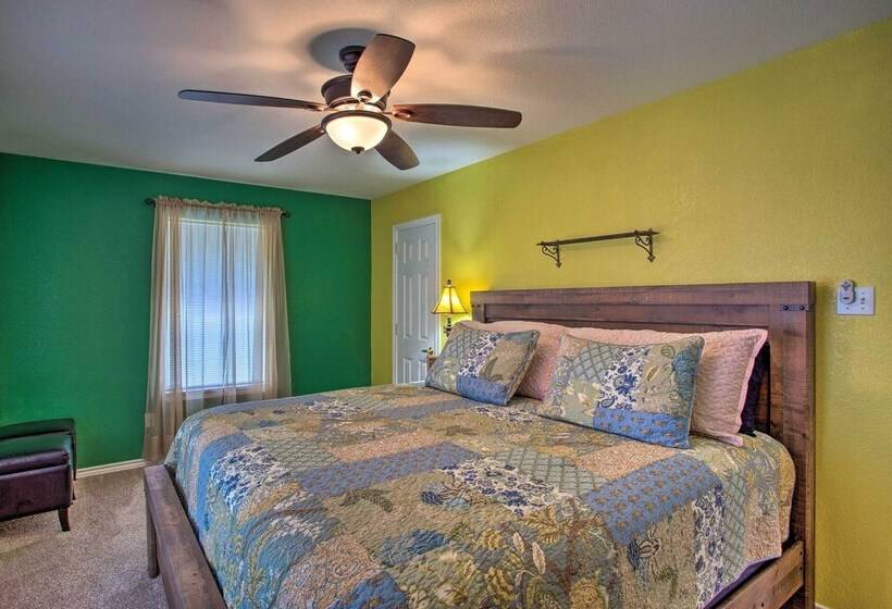 Granbury Cottage, Steps To Lake & Dock!